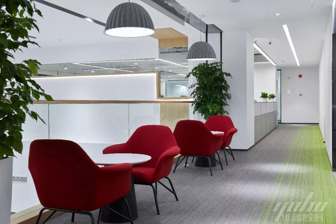 办公室文件柜的摆放